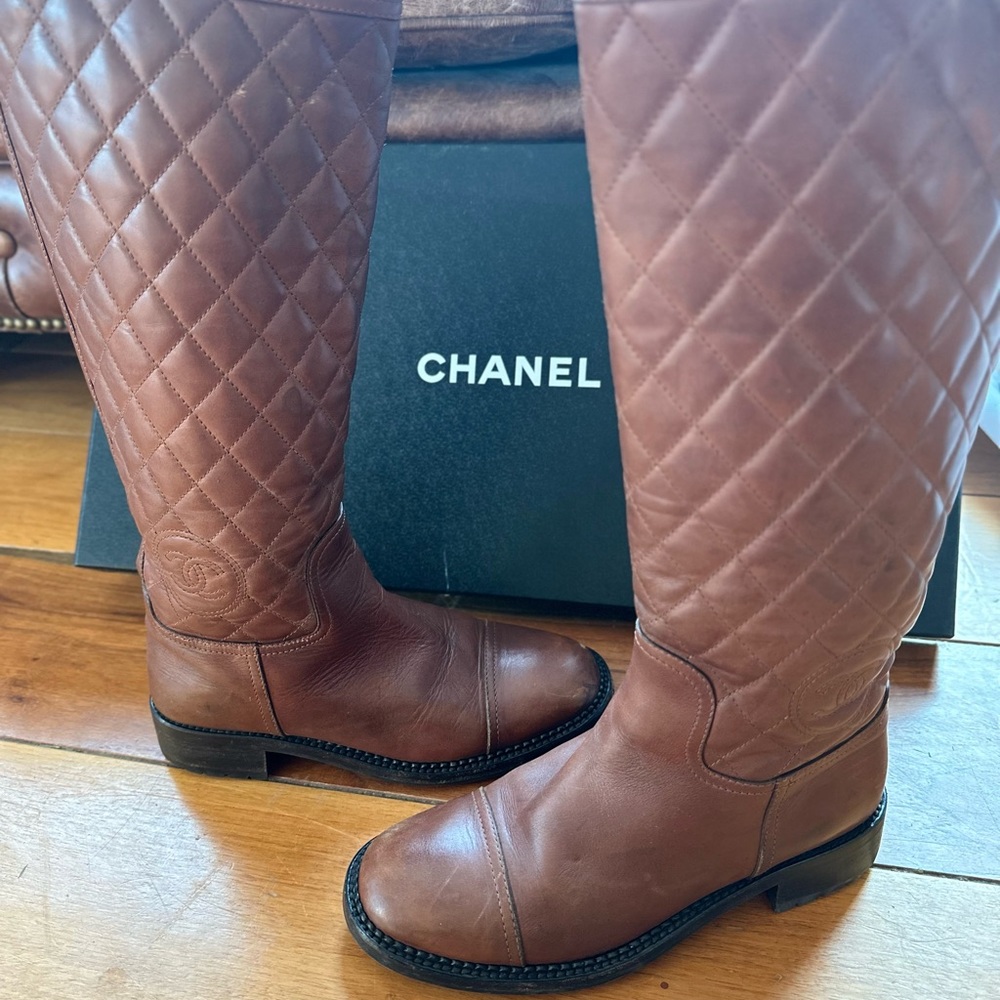 Chanel Women's CC Cap Toe Boots Quilted Leather Brown size :38 running small - Picture 8 of 16